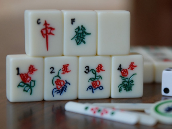 Mah Jong Jeu De Carte Devenu Jeu De Tuile Prise Par Les Chinois Et Les Japonais